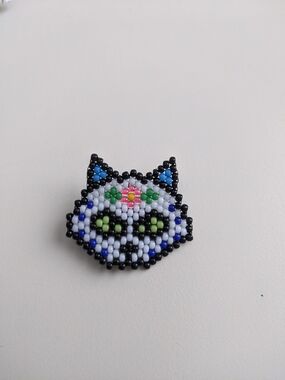 Beaded Cat Face Brooch Pin – Black, White & Blue Accents